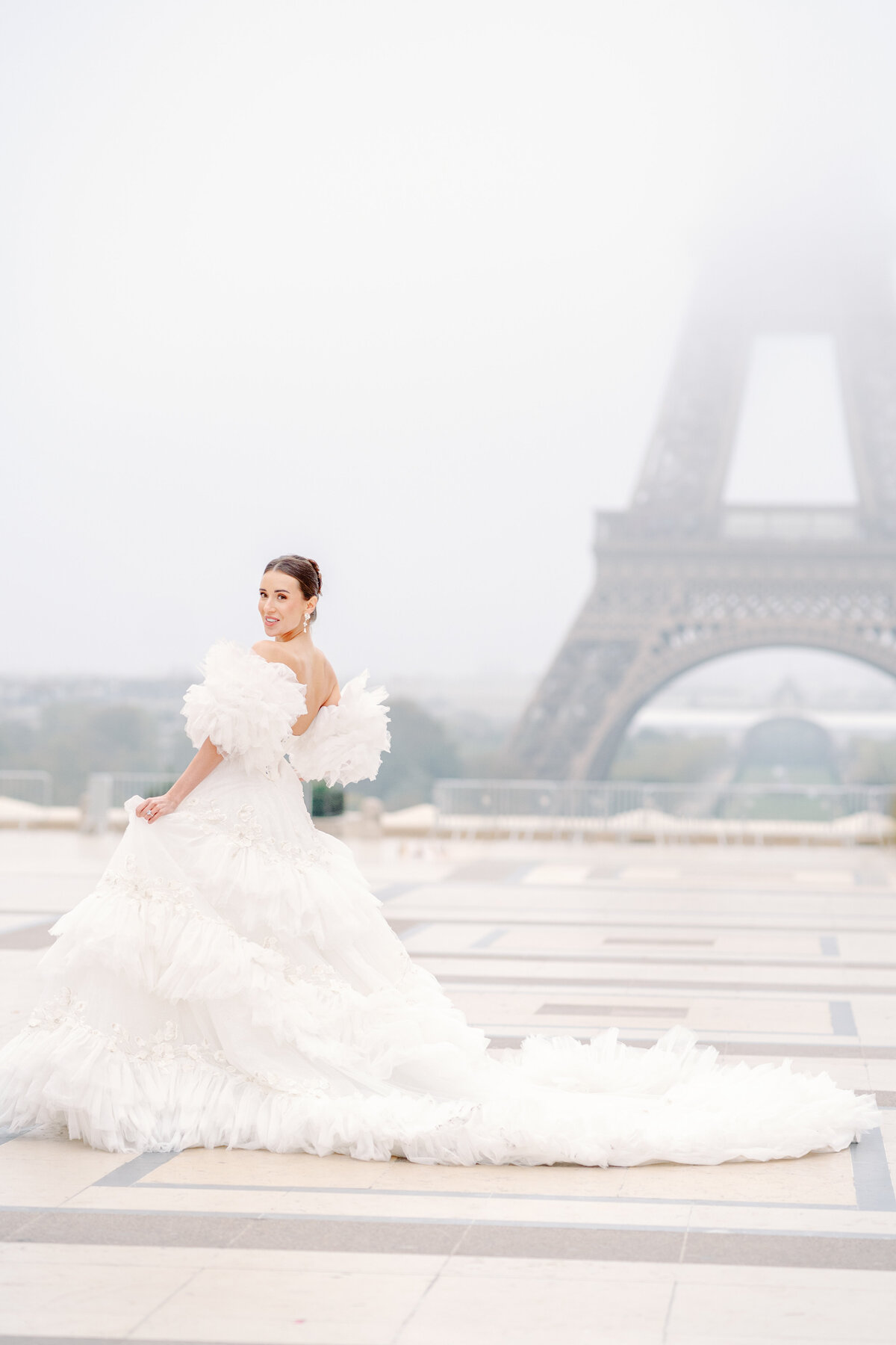 Bridal session in Paris photographed by Paris wedding photographer
