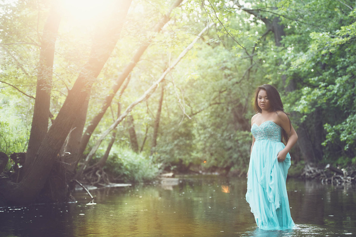 whimsical field and river senior pictures in Minnesota photographer-6