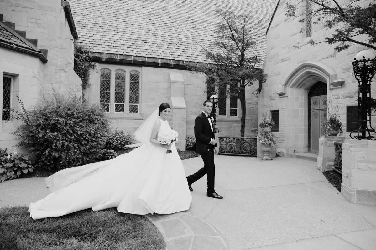 Classic and editorial wedding photography at Creighton Campus, St. John's Church, Happy Hollow Club and Joslyn Art Museum in Omaha, Nebraska. Luxury wedding photographer serving Lincoln, Aspen, Vail, Colorado, Chicago and Kansas City. Midwest and destination Wedding Photographers