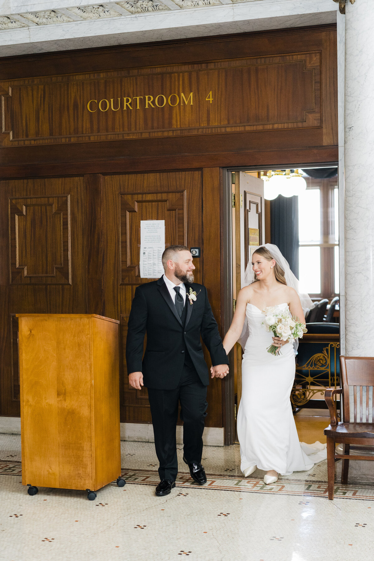 city-elopement-courthouse-pittsburgh