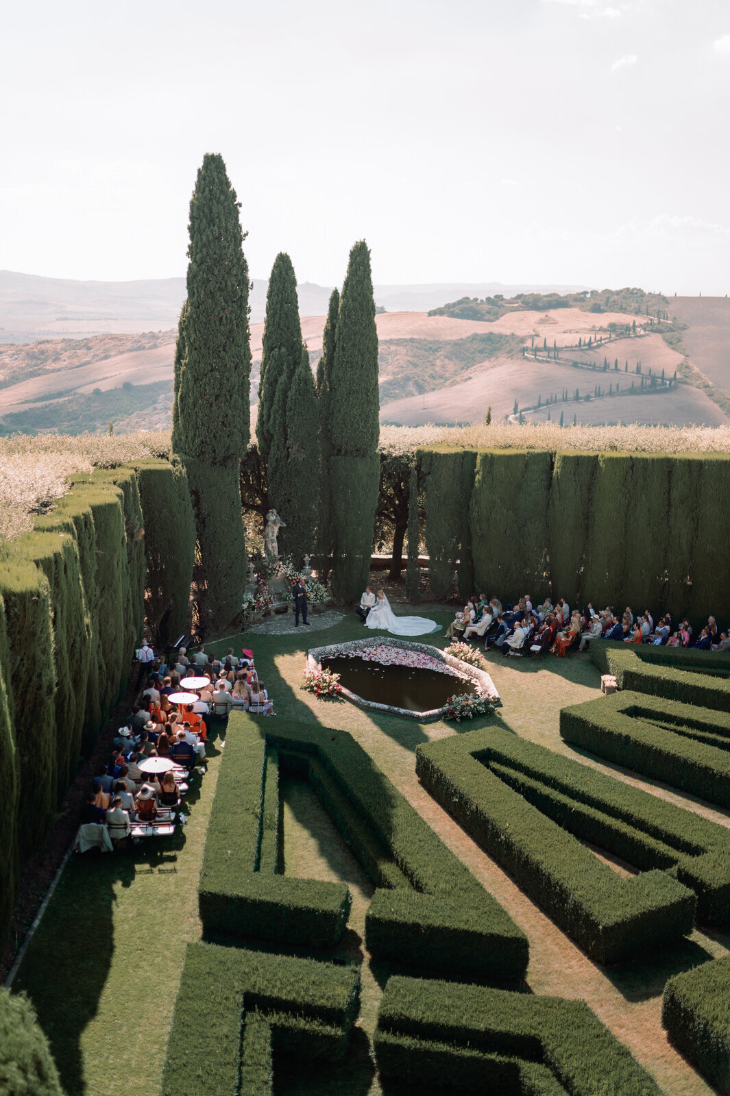 Flora_And_Grace_La_Foce_Tuscany_Editorial_Wedding_Photographer (572 von 2643)