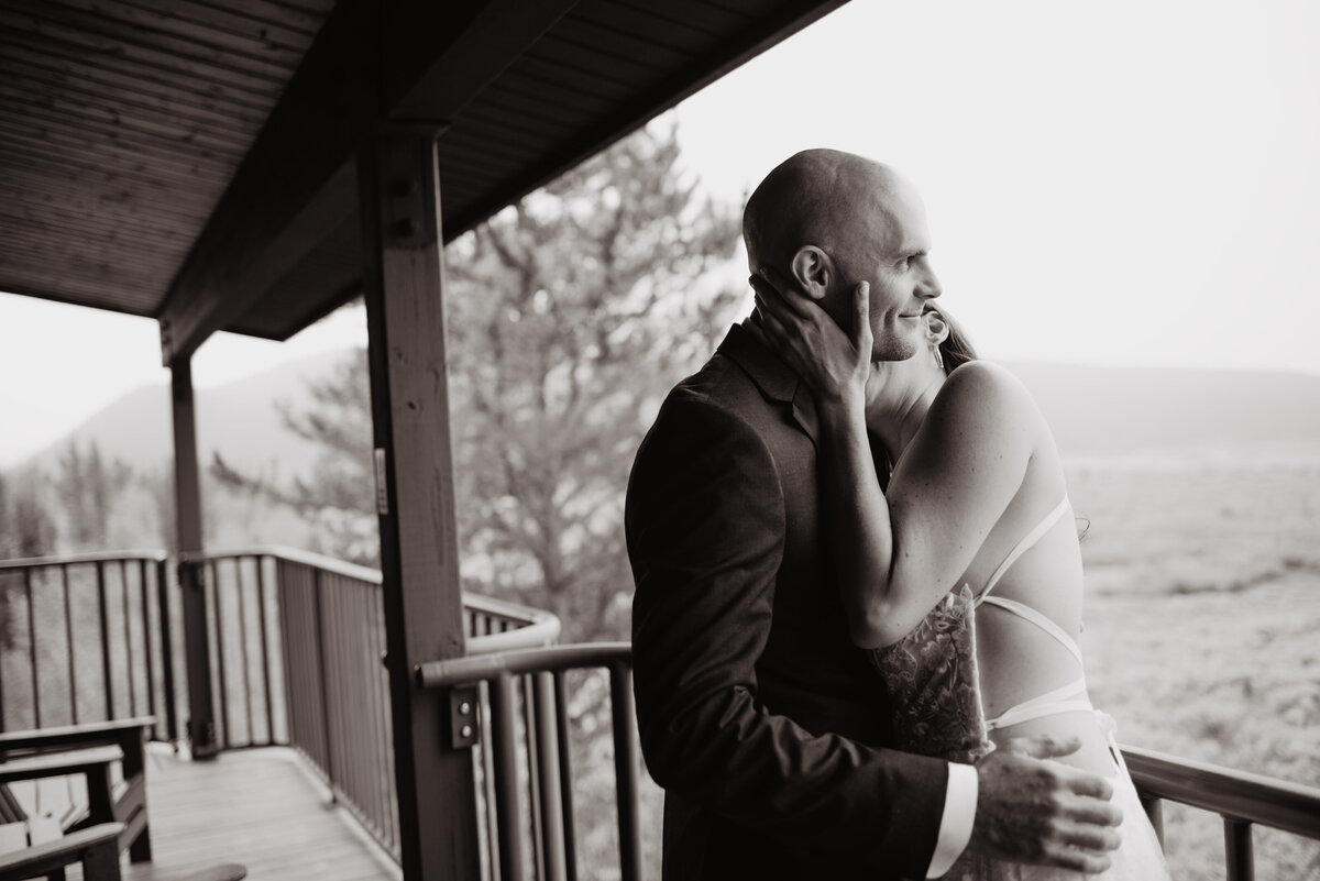 Jackson Hole photographers capture bride holding groom's face