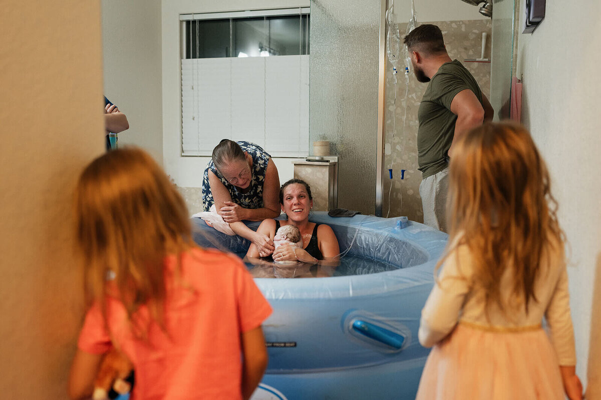Birth-session-at-home-newborn-Rachel-Murray