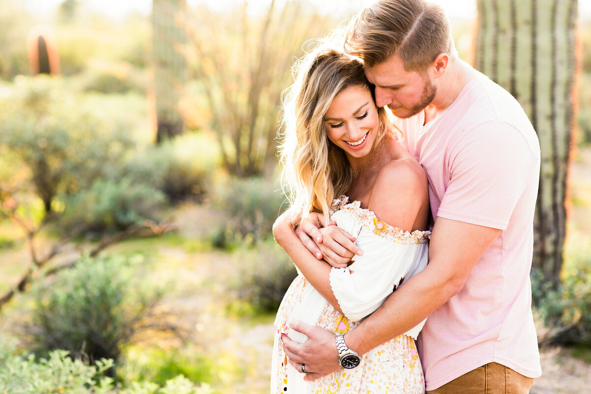 mom and dad to be posing for maternity photo