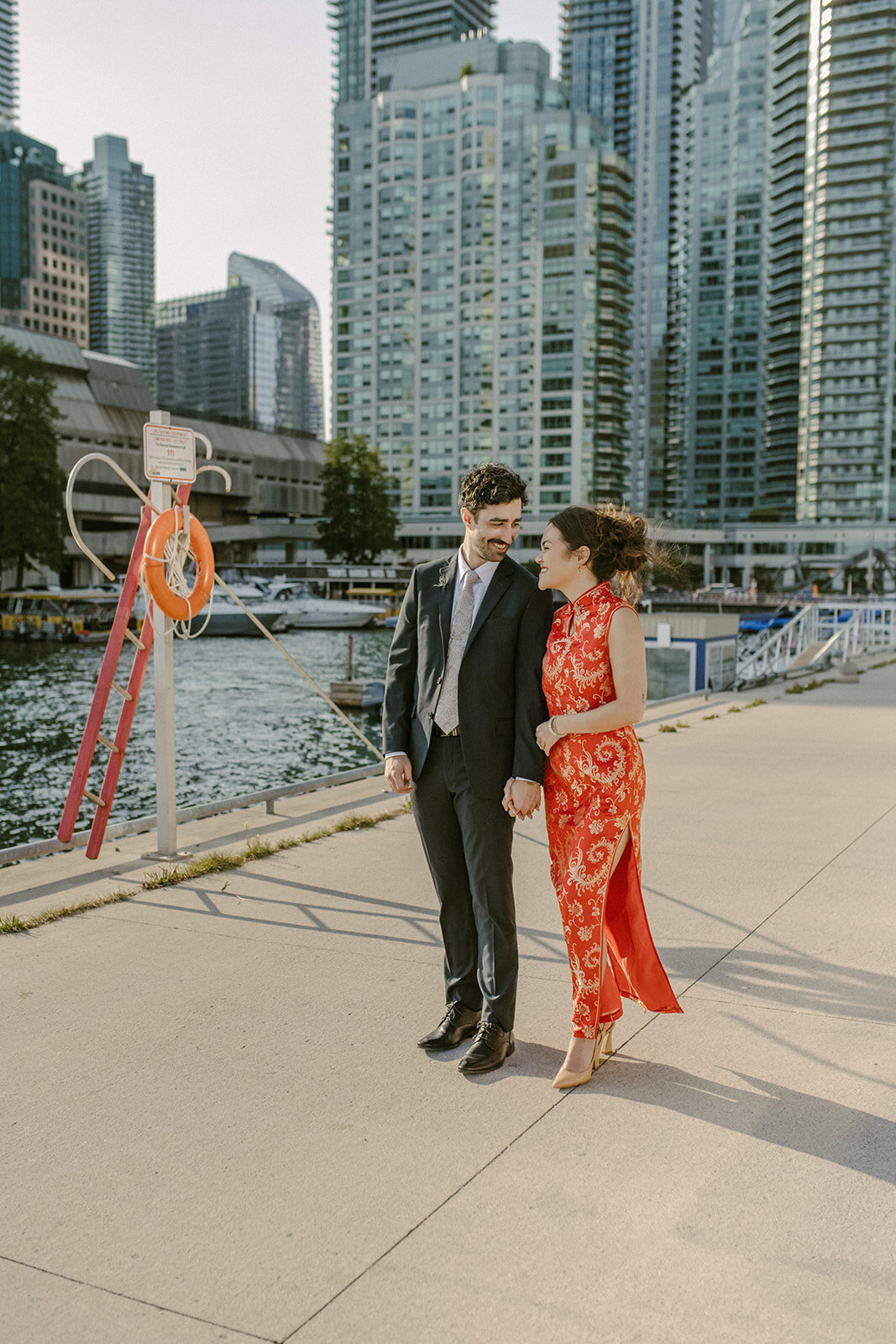 toronto-city-elopement-city-hall-ttc-subway-sugar-beach-fun-romantic-sumer-wedding-2805