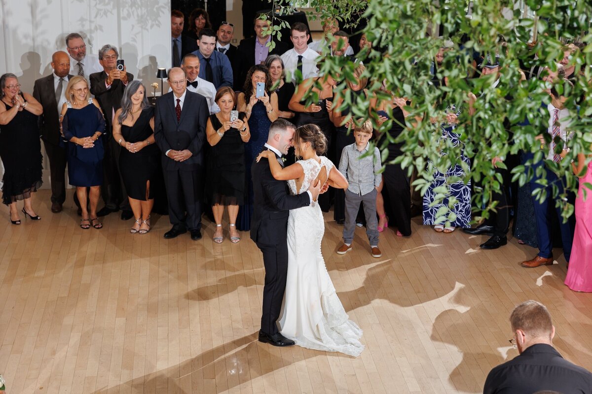 first-dance-at-springfield-country-club-ma