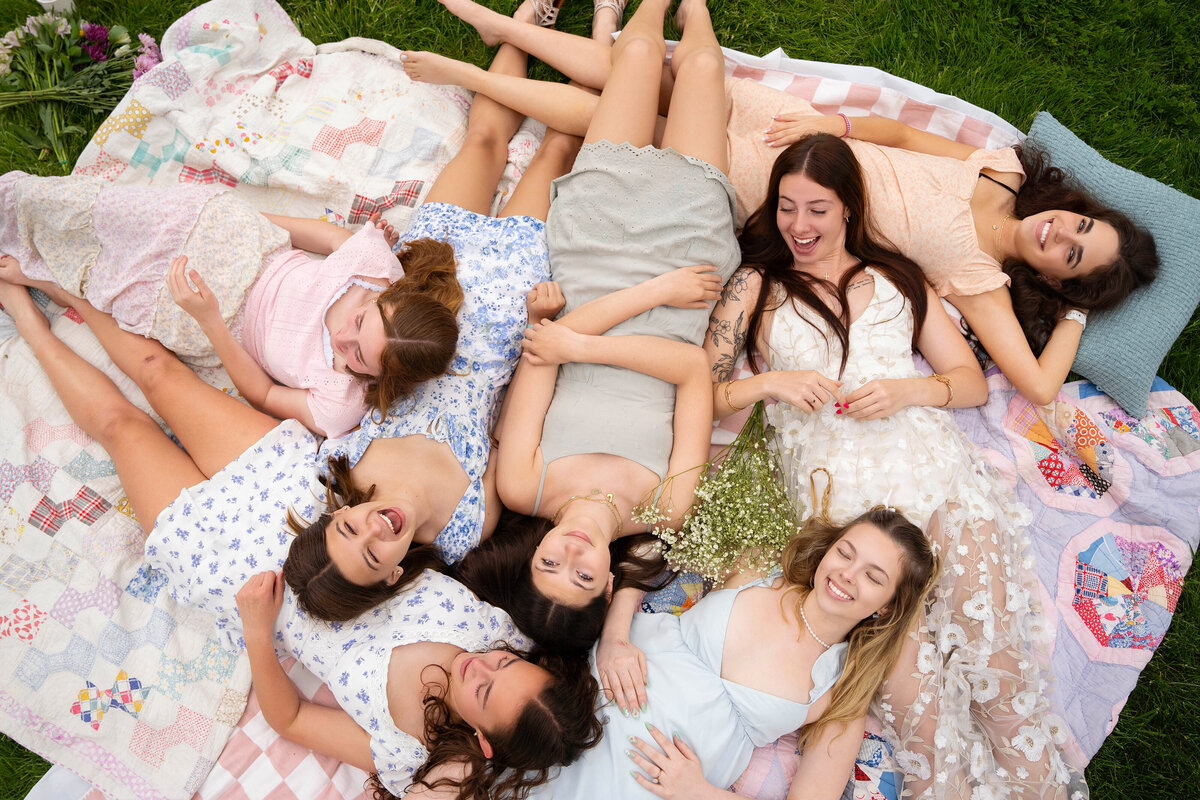 Cleveland-Akron-Senior-Photographer-pastel-Picnic