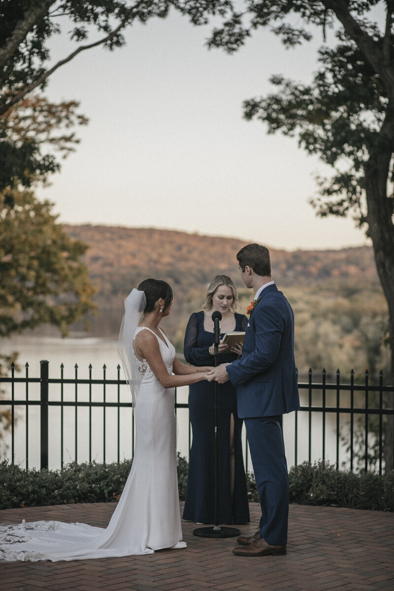 bride-and-groom-at-the-altar-saint-clements-castle