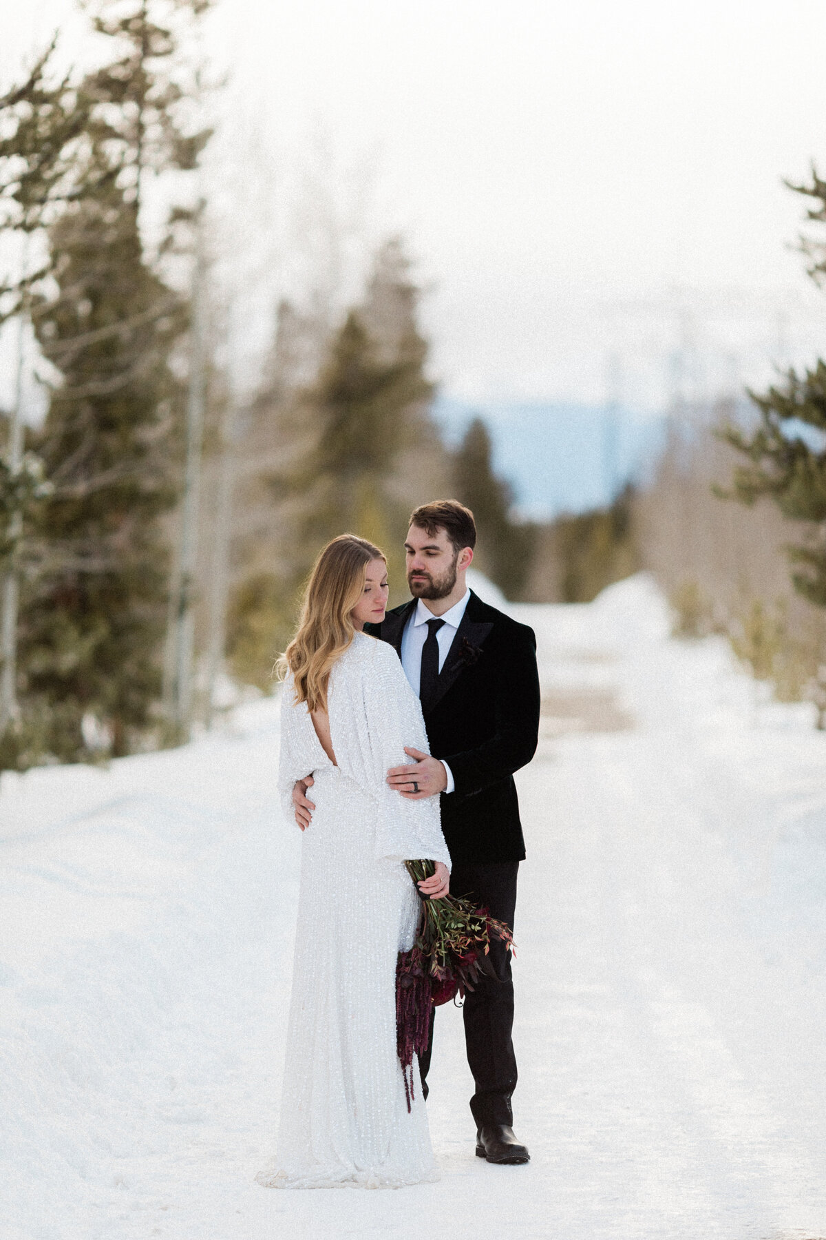 Colorado_Loveland_Pass_Winter_Elopement_By_Diana_Coulter-49