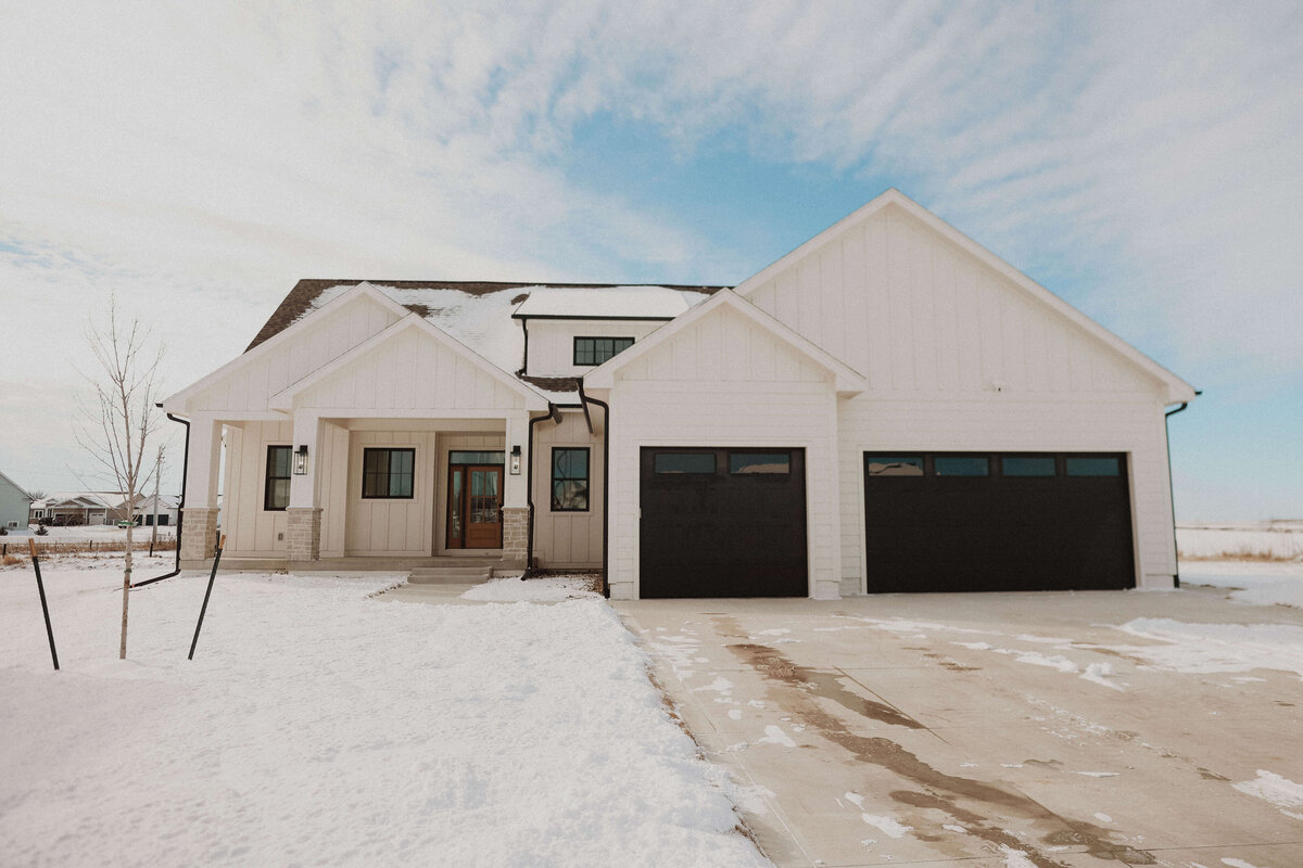 2802-Exterior-Grimes-Central-Iowa-Custom-Home-JRL-Builders-3F1A0292