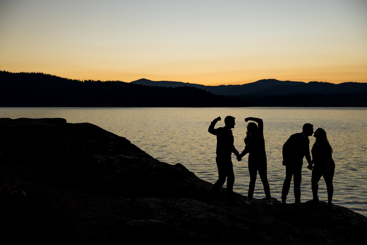 portrait-parents-siblings-fun-coeur-dalene-sunset-outdoors