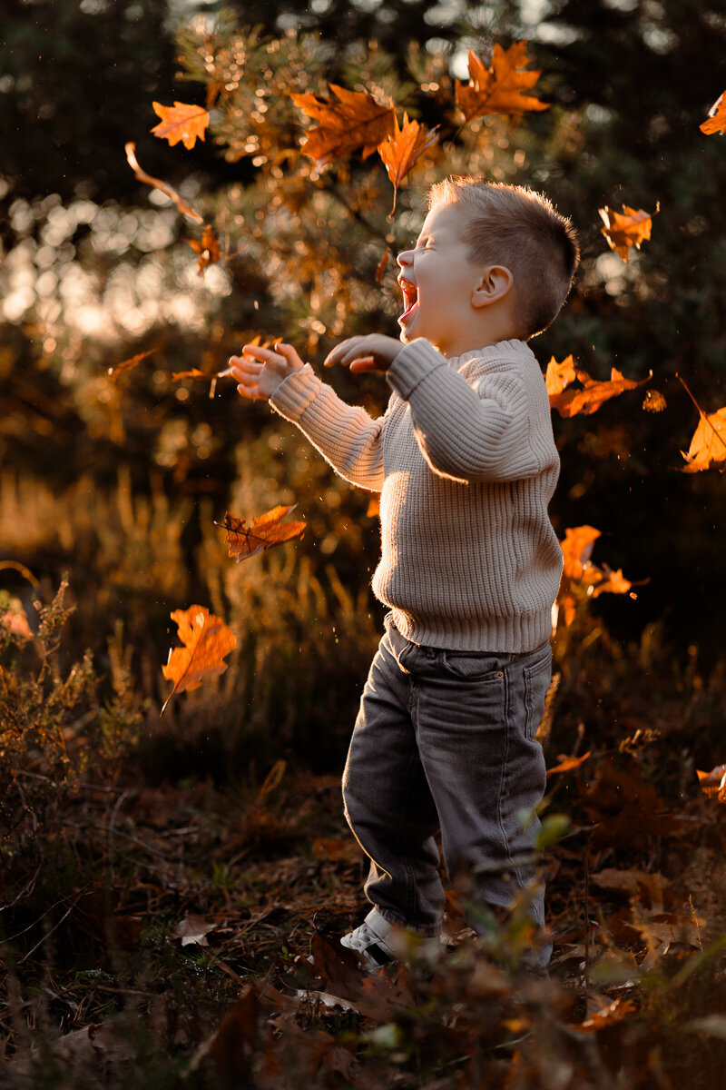 Joenne-Bokhorst-Fotografie-gezinsshoot-winter-zonsondergang-Apeldoorn-18
