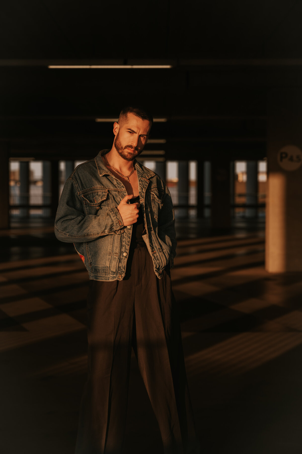 man-modeling-photoshoot-Lifestyle -photographer-amsterdam-inhousecapture