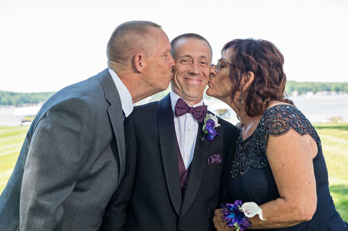 Detroit-Wedding-Photographer-The-Landing-116