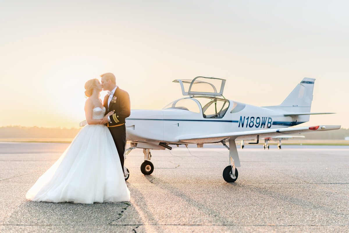 Merdian Mississippi Wedding at Key Bros Hanger _ Lauren Elliott Photography _ Sarah and TY-903