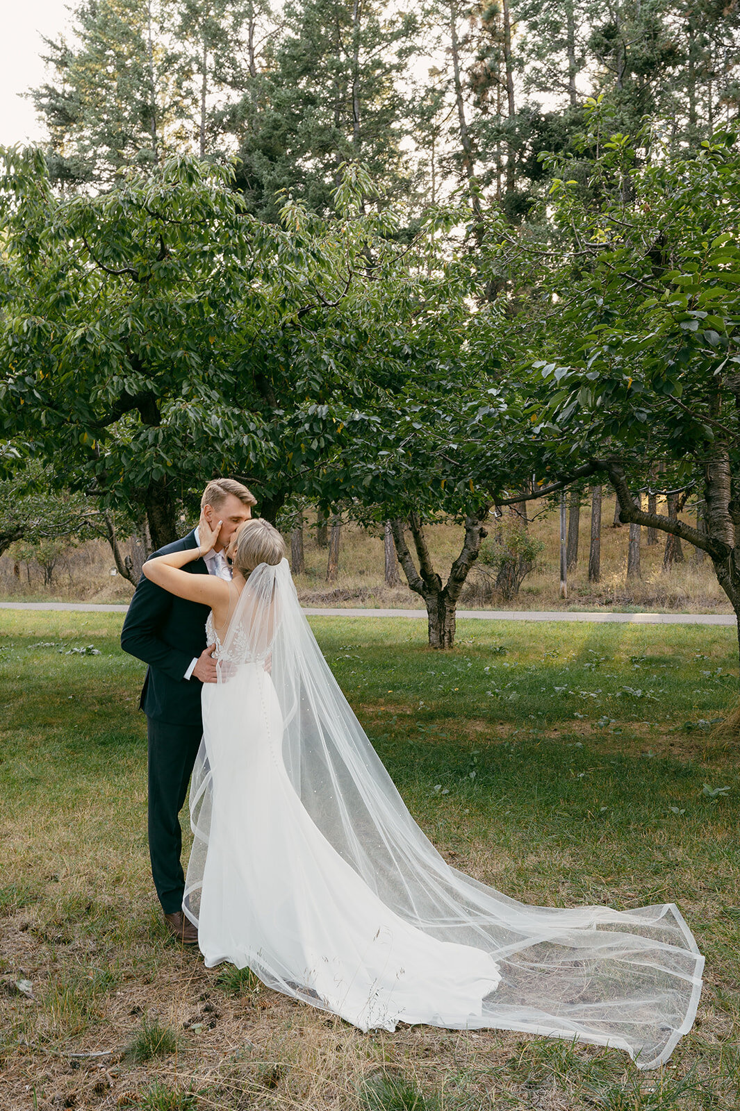 presley-gray-photo-whitefish-montana-luxury-wedding-4299