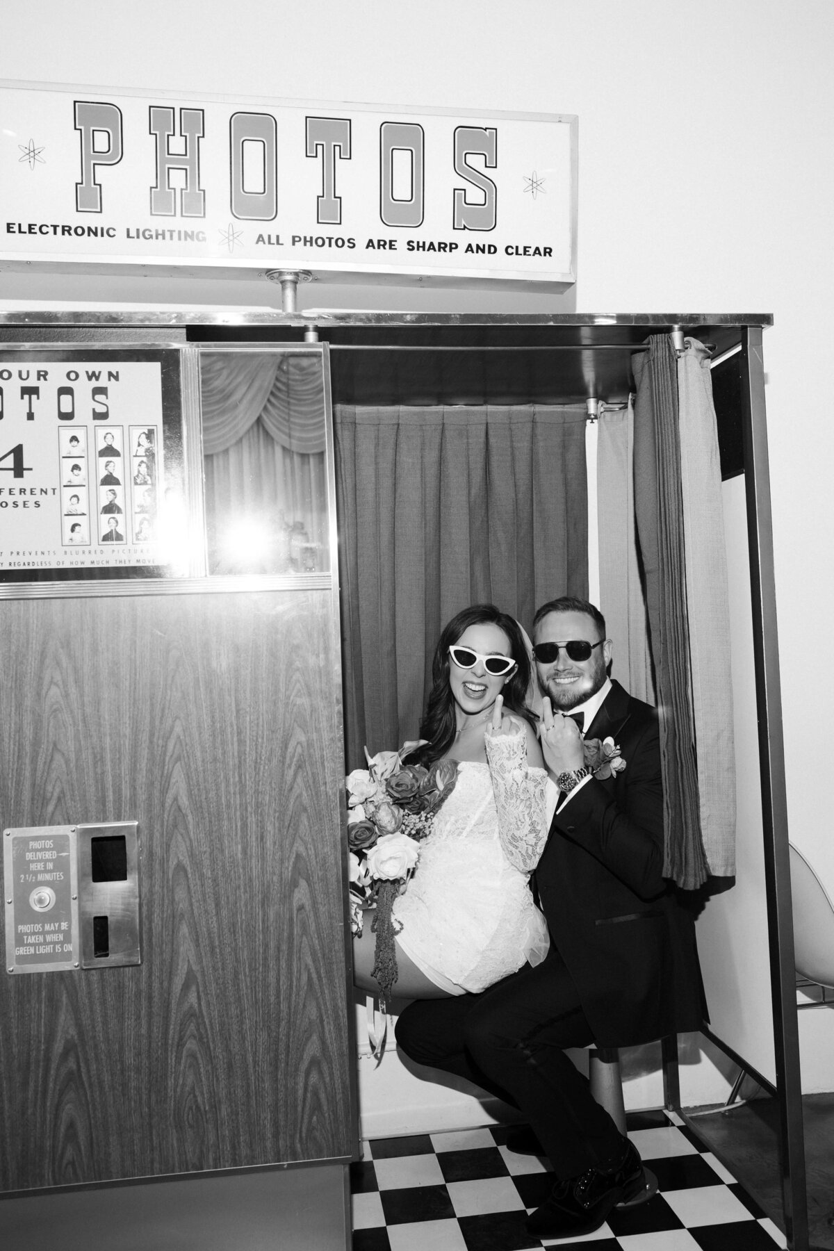 58riskyexposure_hannah-rory_las-vegas-elopement-photography