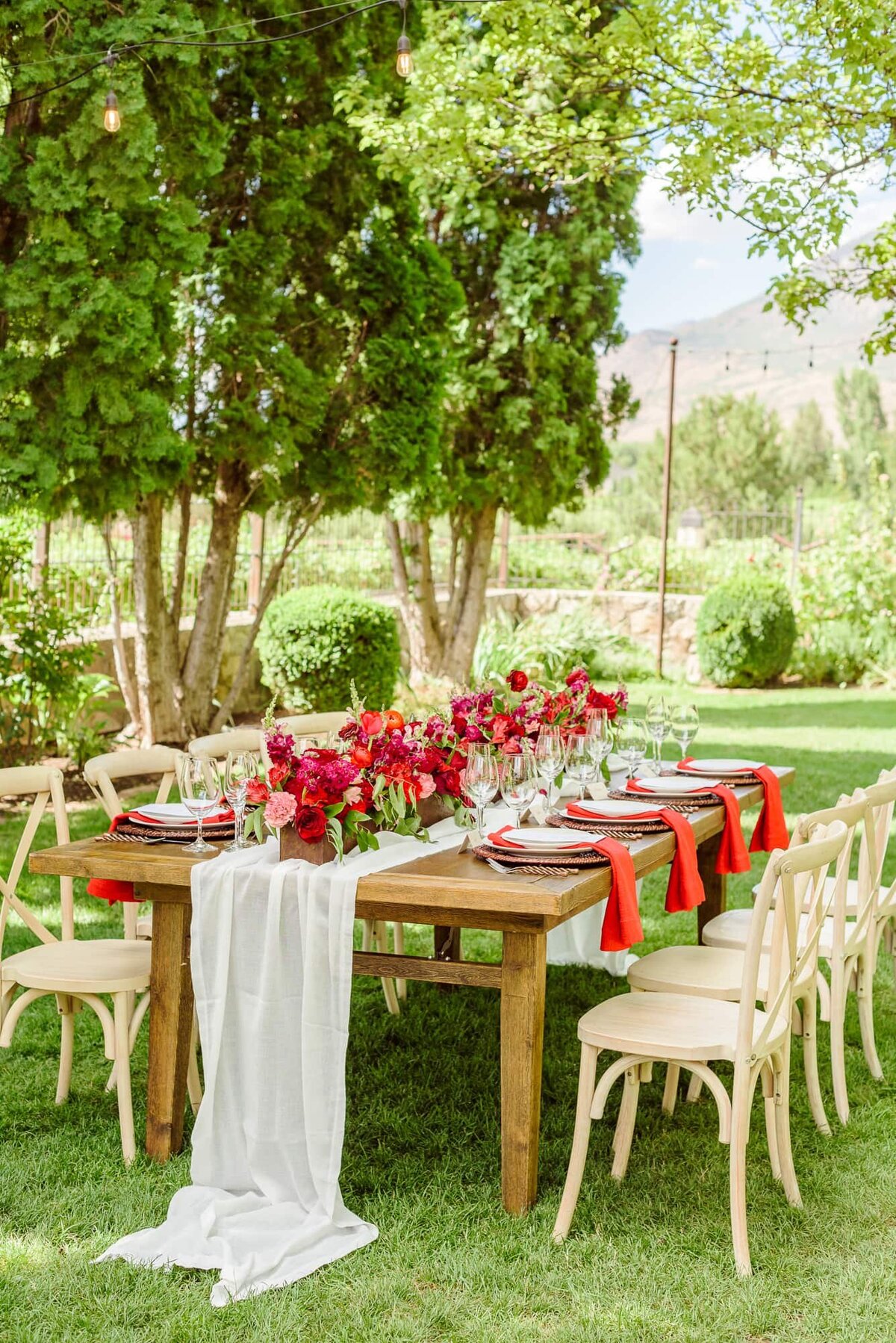 elegant-luxury-backyard-wedding