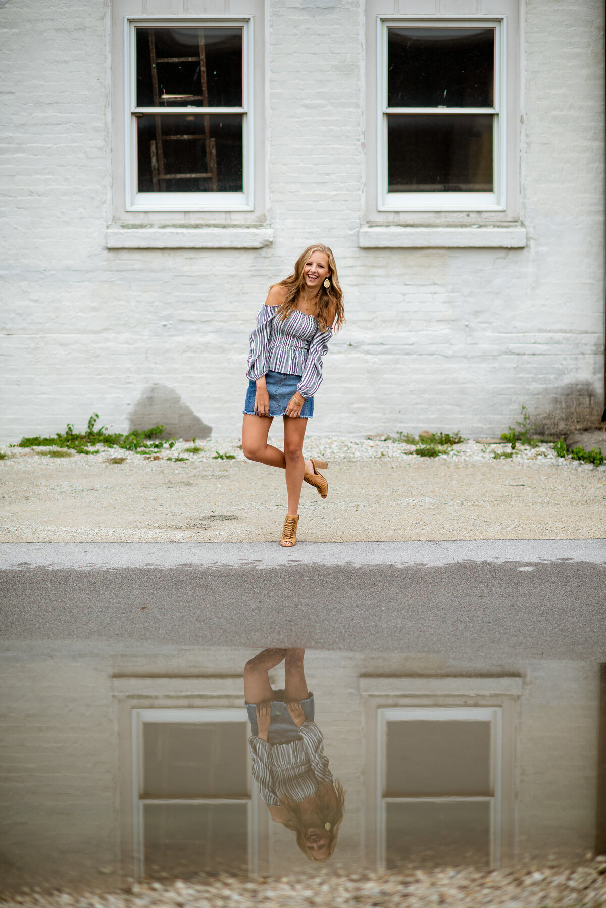 Des-Moines-Iowa-Senior-Theresa-Schumacher-Photography-Girl-Urban-Downtown-Water-Reflection