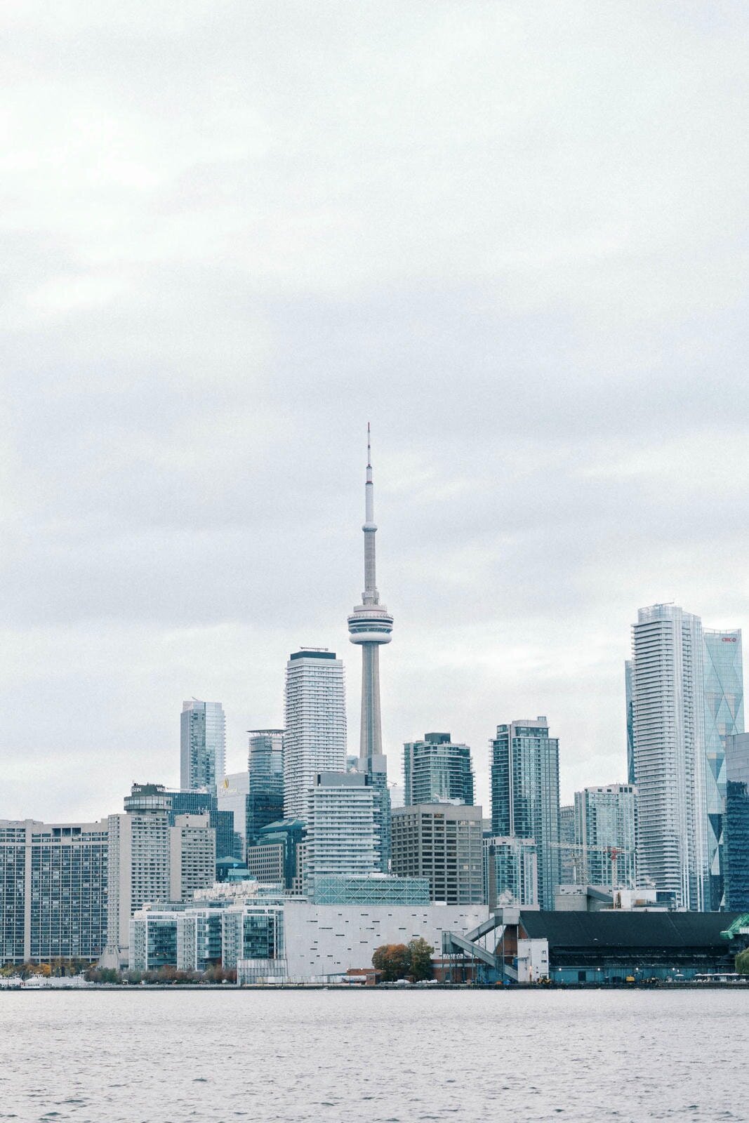 E2-Engagement-Photoshoot-in-Toronto-Vivian-and-David-2023-10-30-2500px-1068