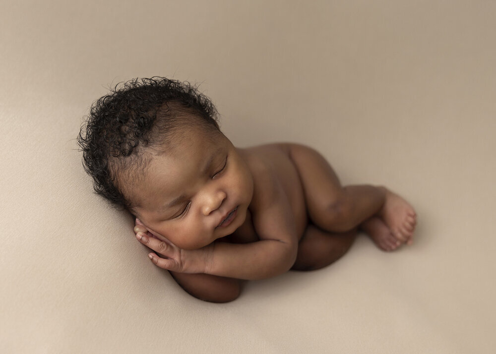 NEWBORN_BABYBOYSIDELAYPOSE_BEIGEBACKGROUND