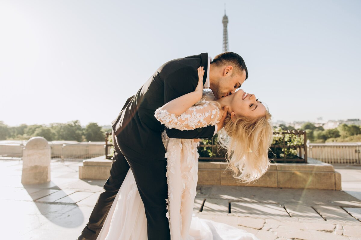 groom-kissing-bride-neck-1488312