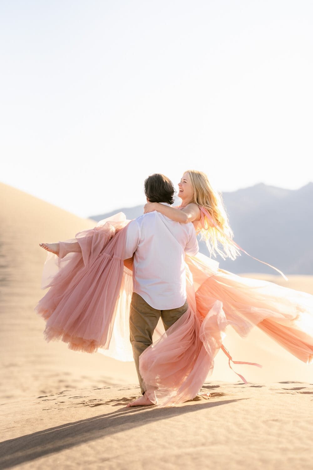 Josie_V_Photography_8_Colorado_sand_dunes_engagement