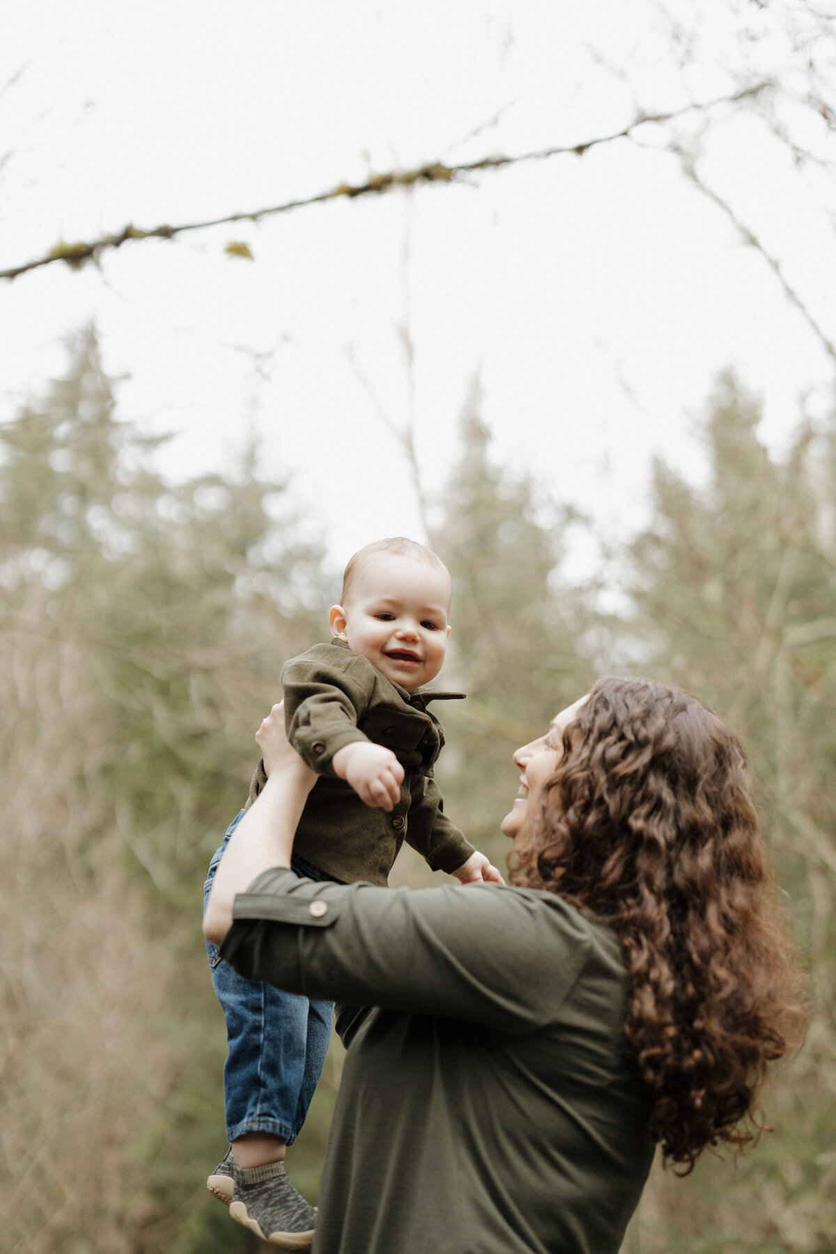 Seattle based motherhood, newborn and family photographer.
