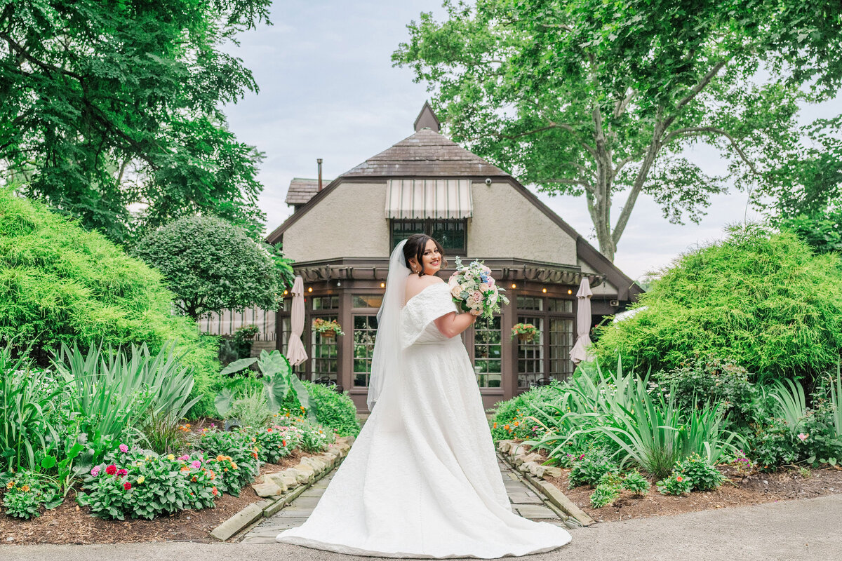 bride at the cafe at Frick Museum