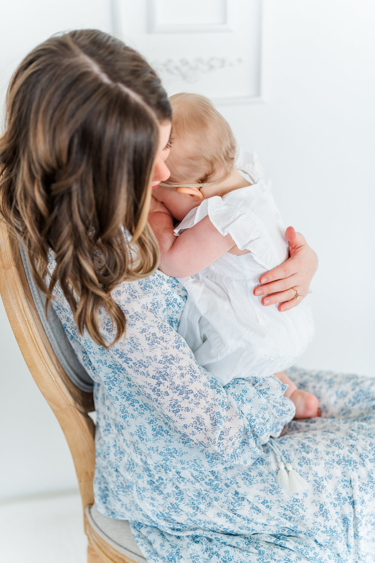 timeless studio one year girl pictures light and airy colorado family photographer elena spraguer photography 0070