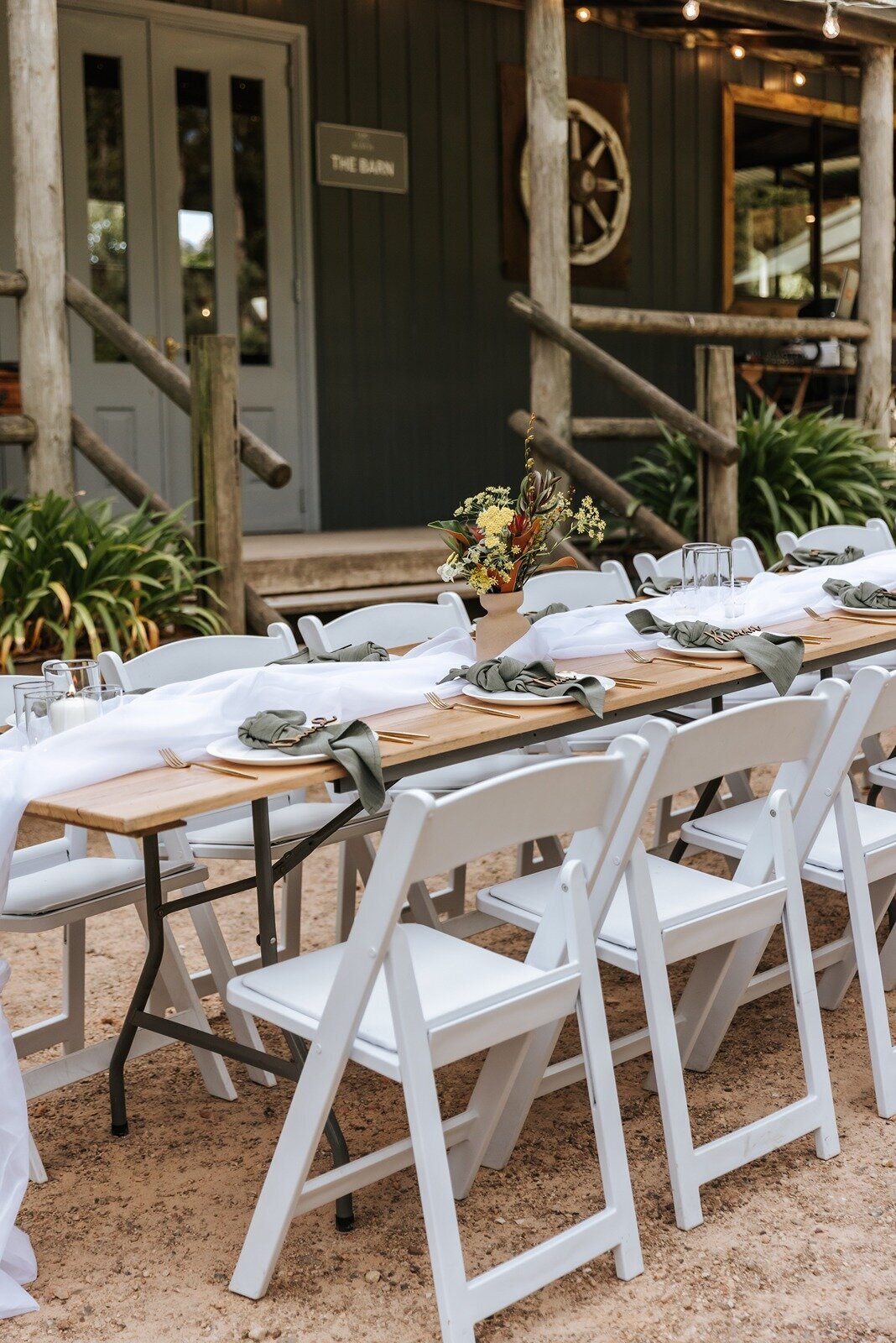 Elope-styled-micro-wedding-yarra-ranges-the-log-cabin-ranch05