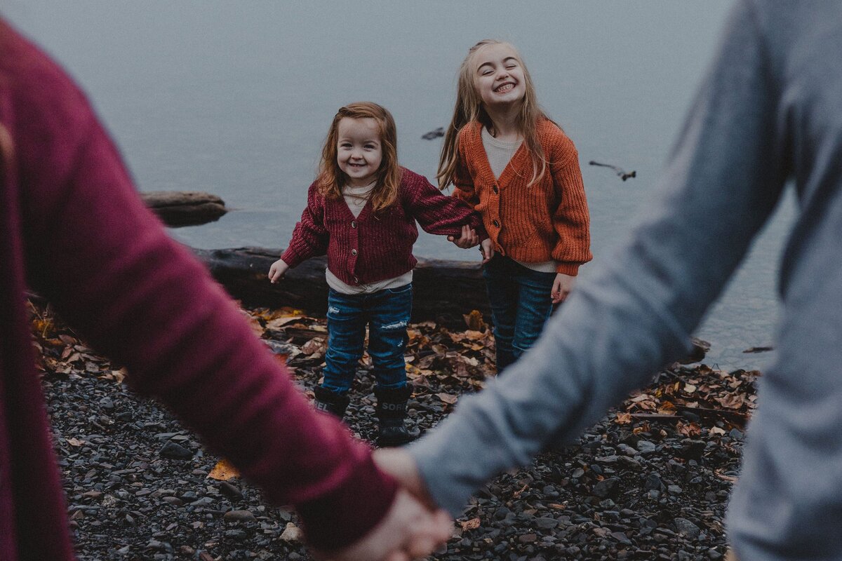 9L0A1397Alaska_EklutnaLake_FamilySession