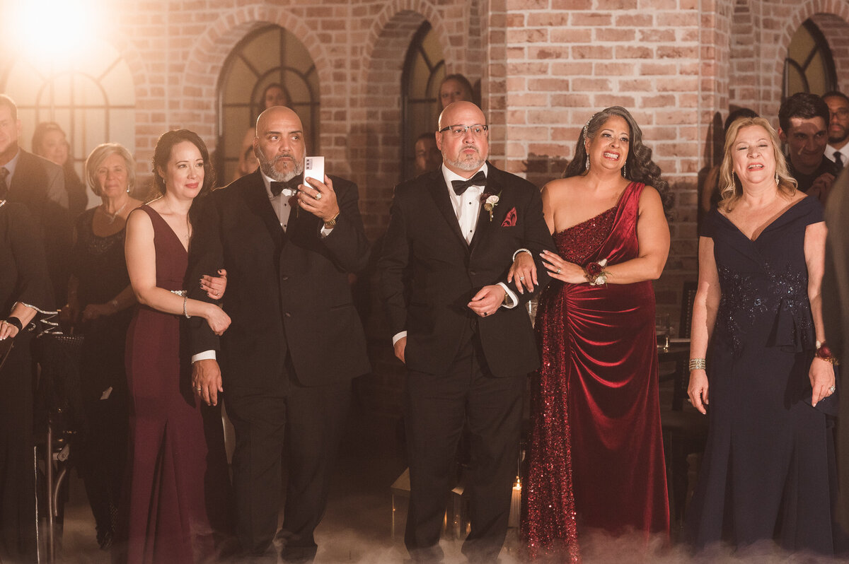 whimsical-wedding-photographer-nj-by-suess-moments-at-the-perona-farms-refinery