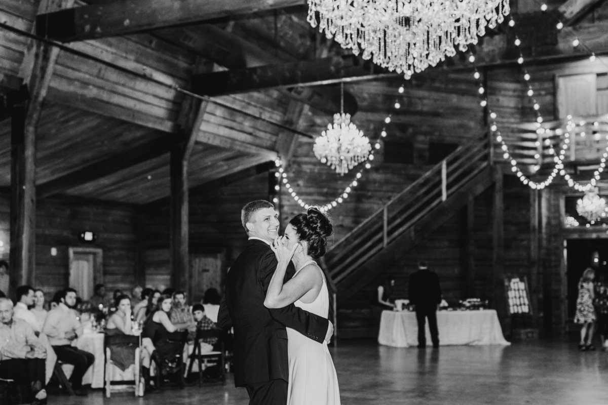 Alexa-Vossler-Photo_Dallas-Wedding-Photographer_North-Texas-Wedding-Photographer_Stephanie-Chase-Wedding-at-Morgan-Creek-Barn-Aubrey-Texas_158