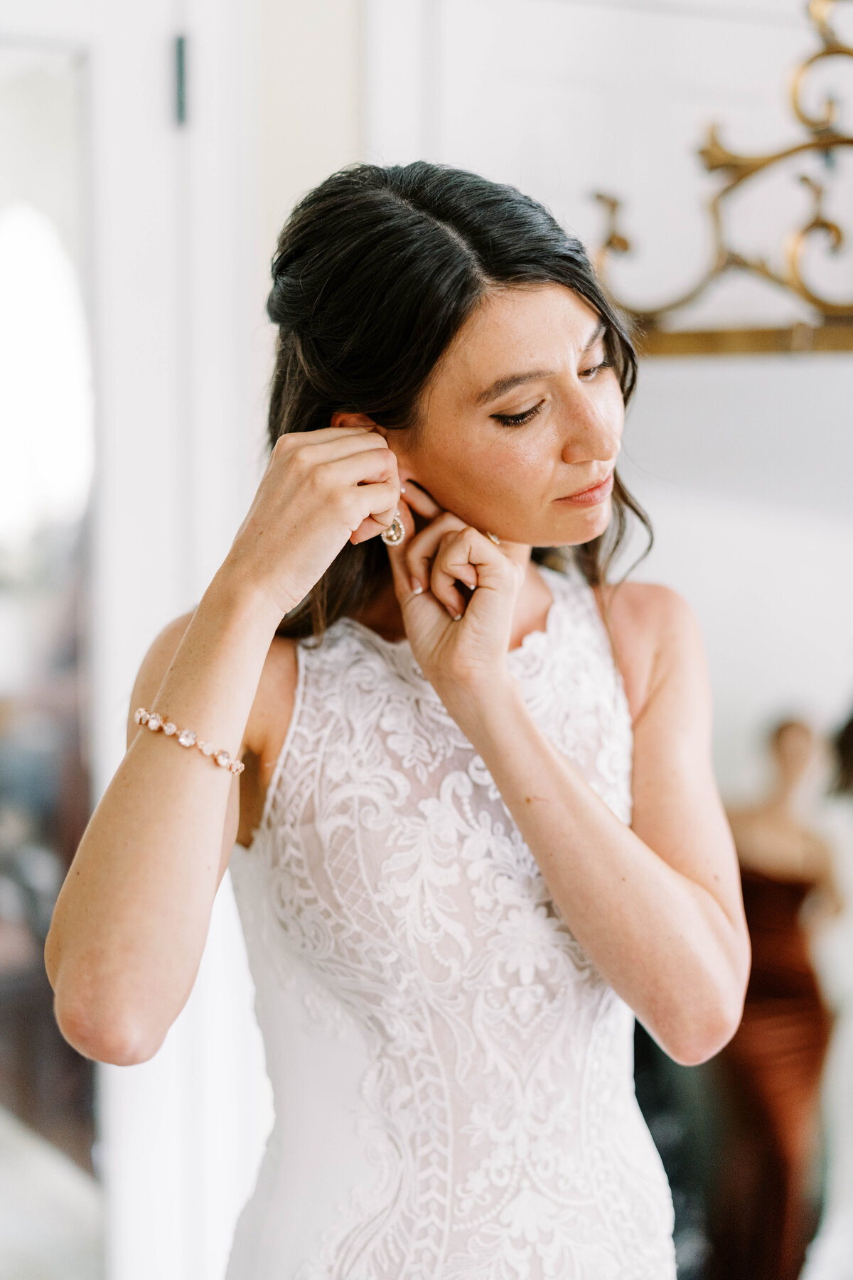 Philander-Chase-Knox-Estate-Wedding-Photographer-Bridal-Getting-Ready_012