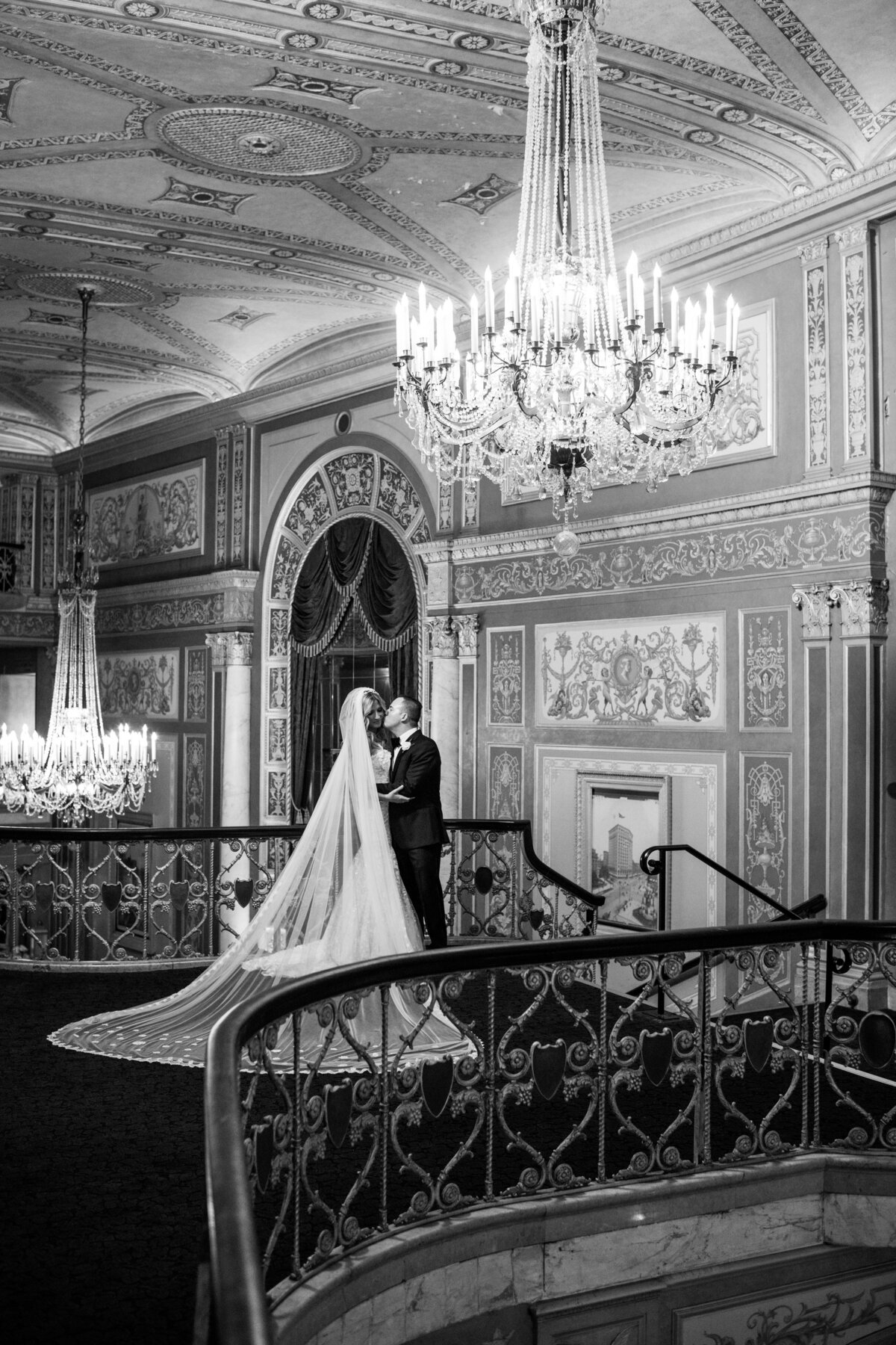 Niki Marie Photography Classic Timeless Wedding Photographer Detroit Michigan Chicago Illinois New York New Destination Travel Fine Art High End Luxury Wedding Engagement Elopement Photo Black White Elegant Traveling Travel City15