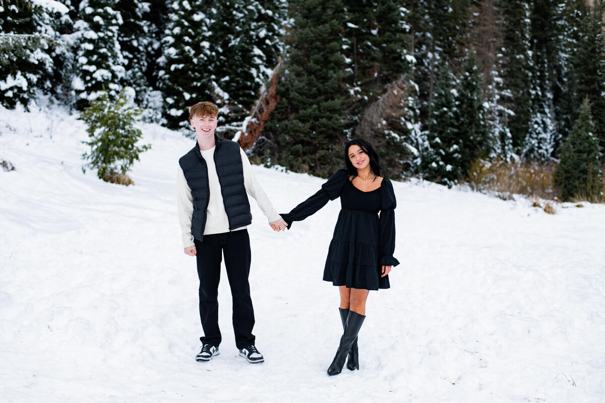cute-winter-engagement-session