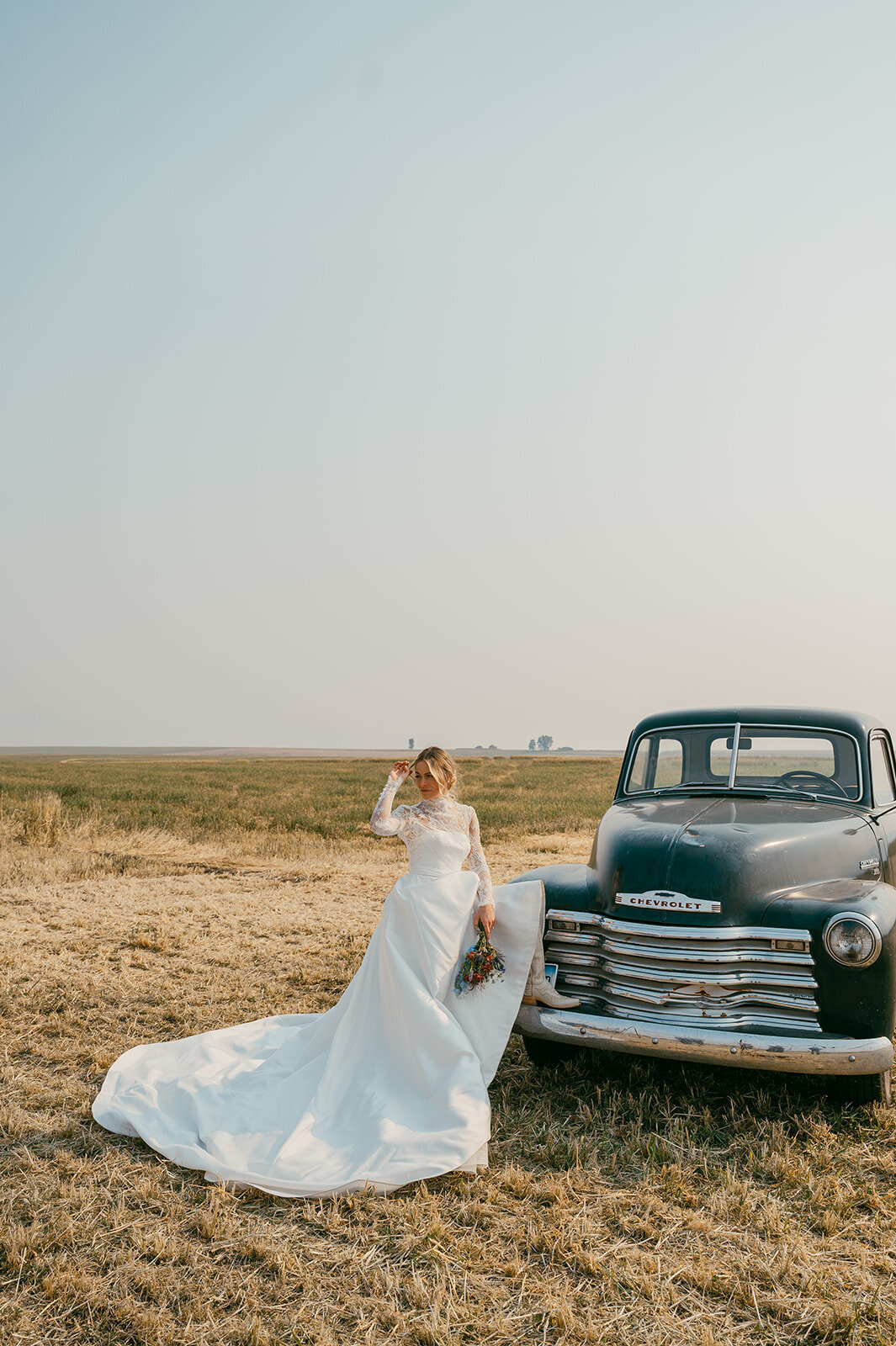 presley-gray-photo-Deerlodge-rustic-western-Montana-wedding-3960