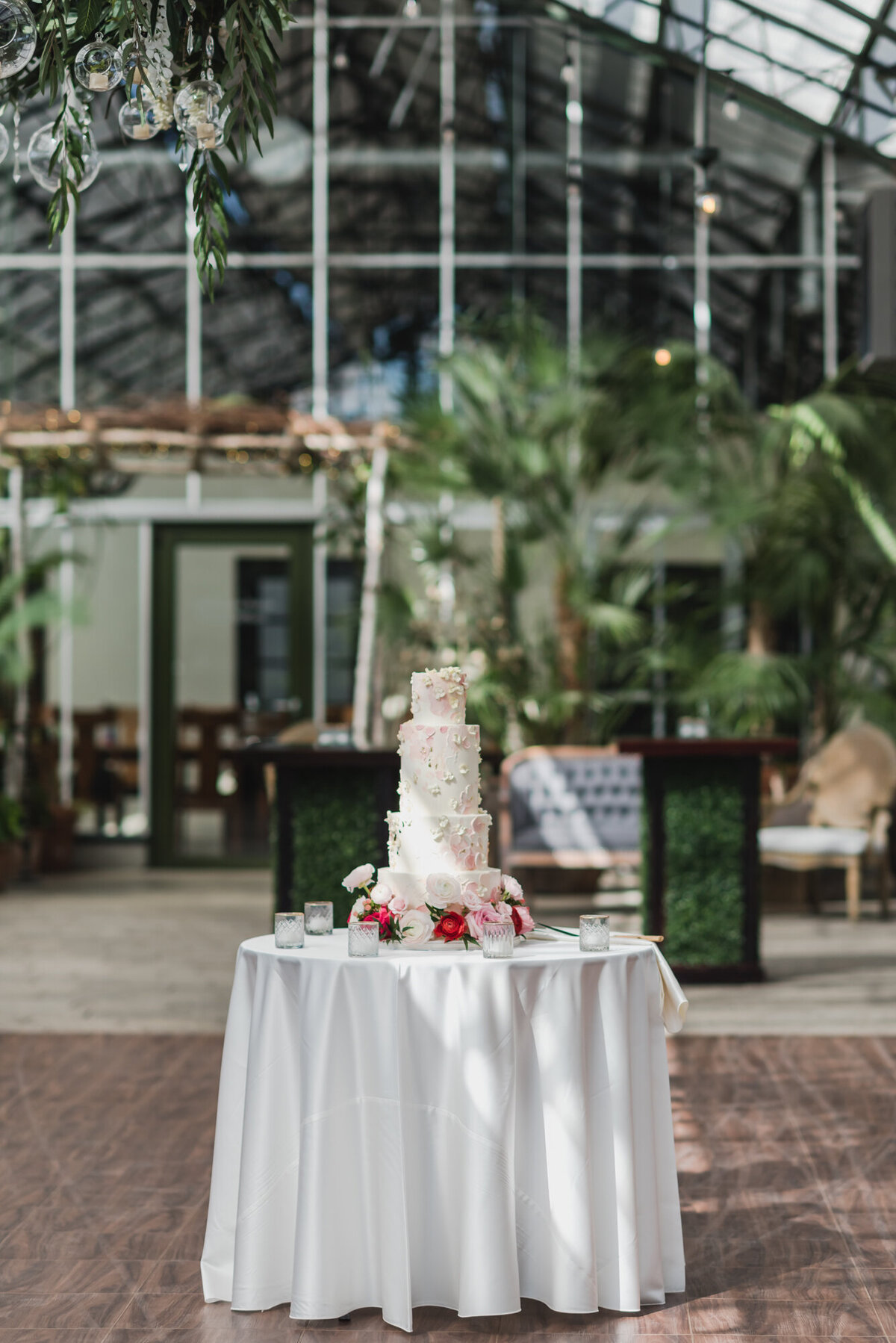 BLUSH AND BLACK SPRING PLANTERRA CONSERVATORY WEDDING IN WEST BLOOMFIELD, MICHIGAN PROVIDED BY KARI DAWSON, TOP-RATED DETROIT WEDING PHOTOGRAPHER, AND HER TEAM50