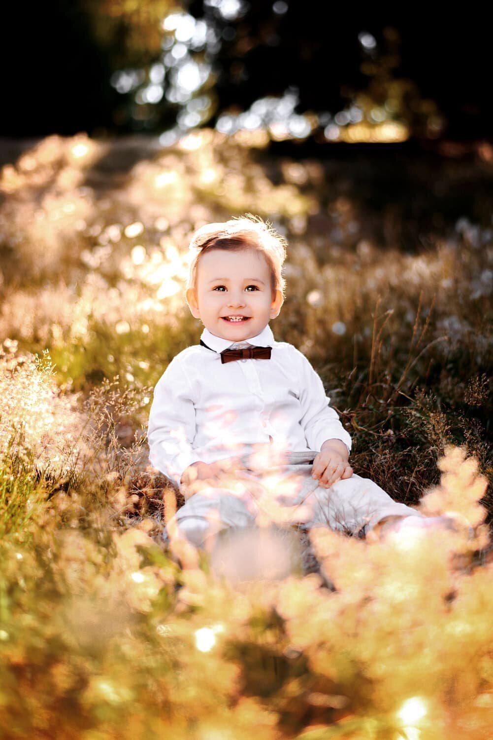 outdoor-family-photography_vancouver-fraser-valley_queen-elizabeth-park_field-baby-boy