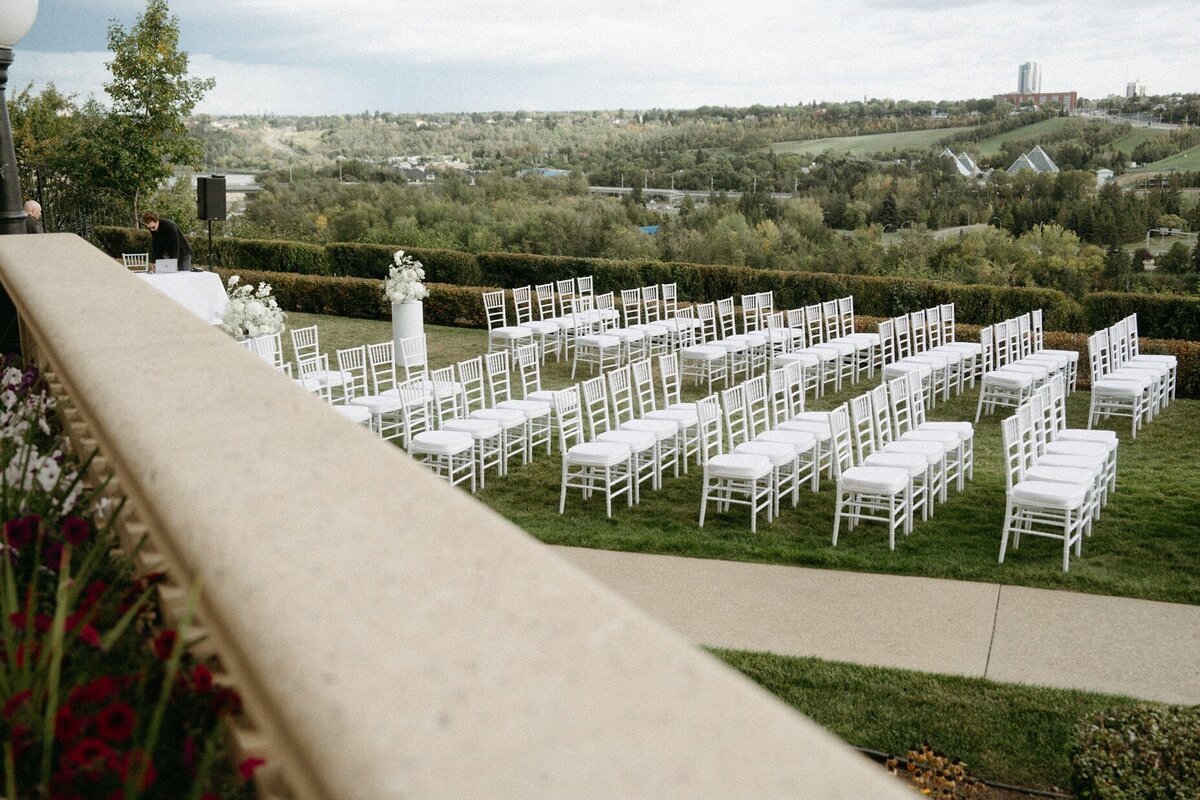 fairmont-macdonald-courtyard-wedding-ceremony