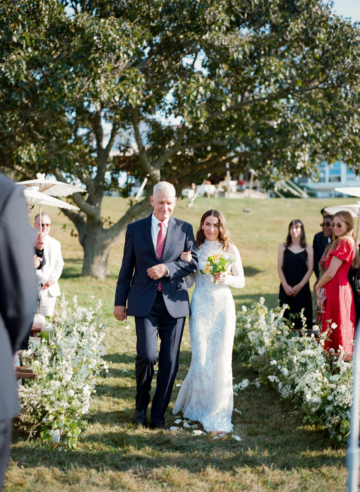 Marthas-vineyard-wedding-planner-kg-events-design-luxury-destination-weddings-private-events-corporate-events-aquinnah-ma-event-designer-outermost-inn-outdoor-tented-wedding-reception-black-frame-tent-27