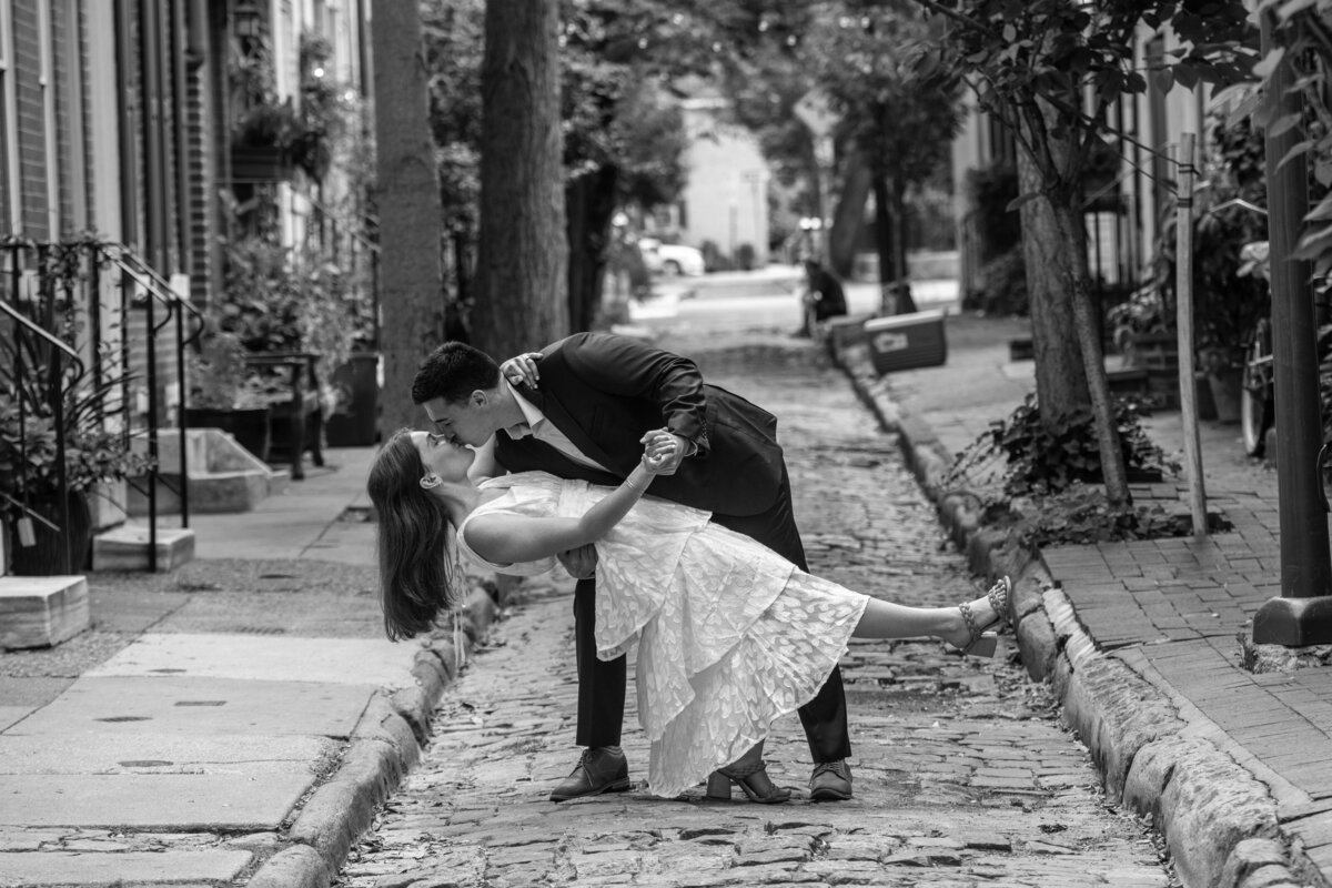 happy_engaged_couple_hand-in-hand_in_the_city_black_and_white