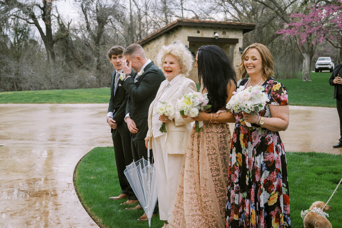 guests-laughing-before-ceremony