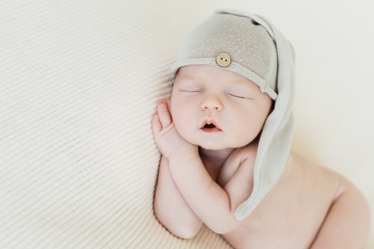 classic-newborn-pose-pic copy