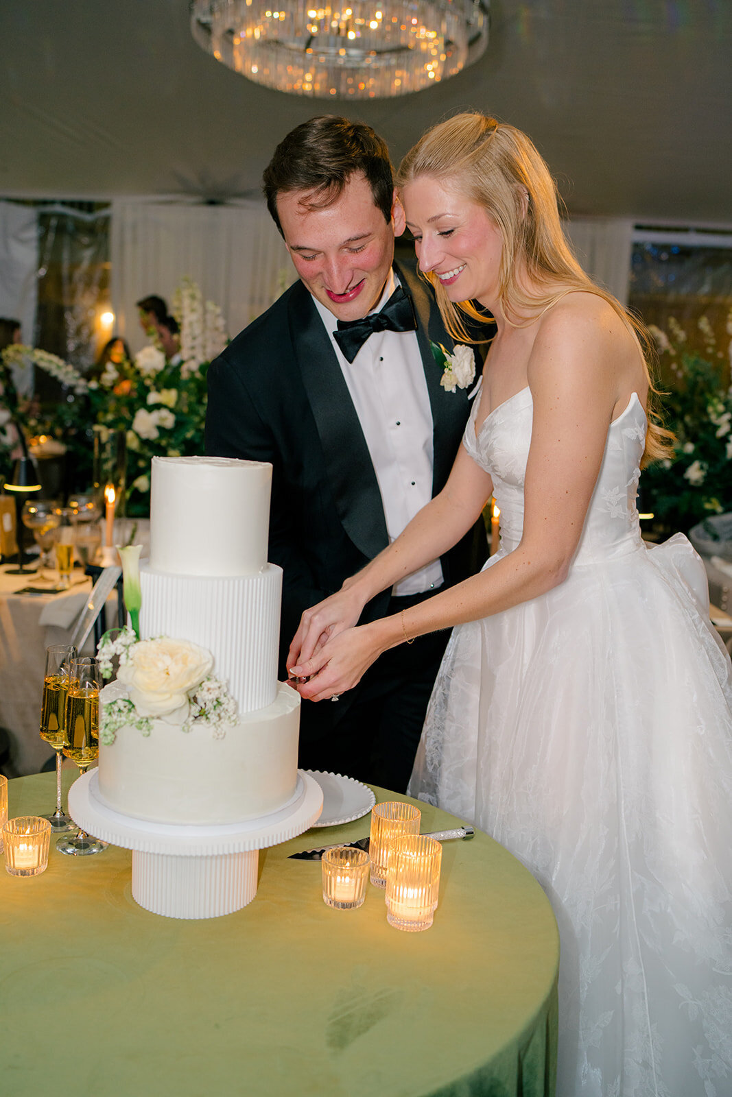 elevated_neutral_tones_governor_thomas_bennett_house_charleston_destination_wedding_photographer_wedding_Kailee_DiMeglio_Photography-1496