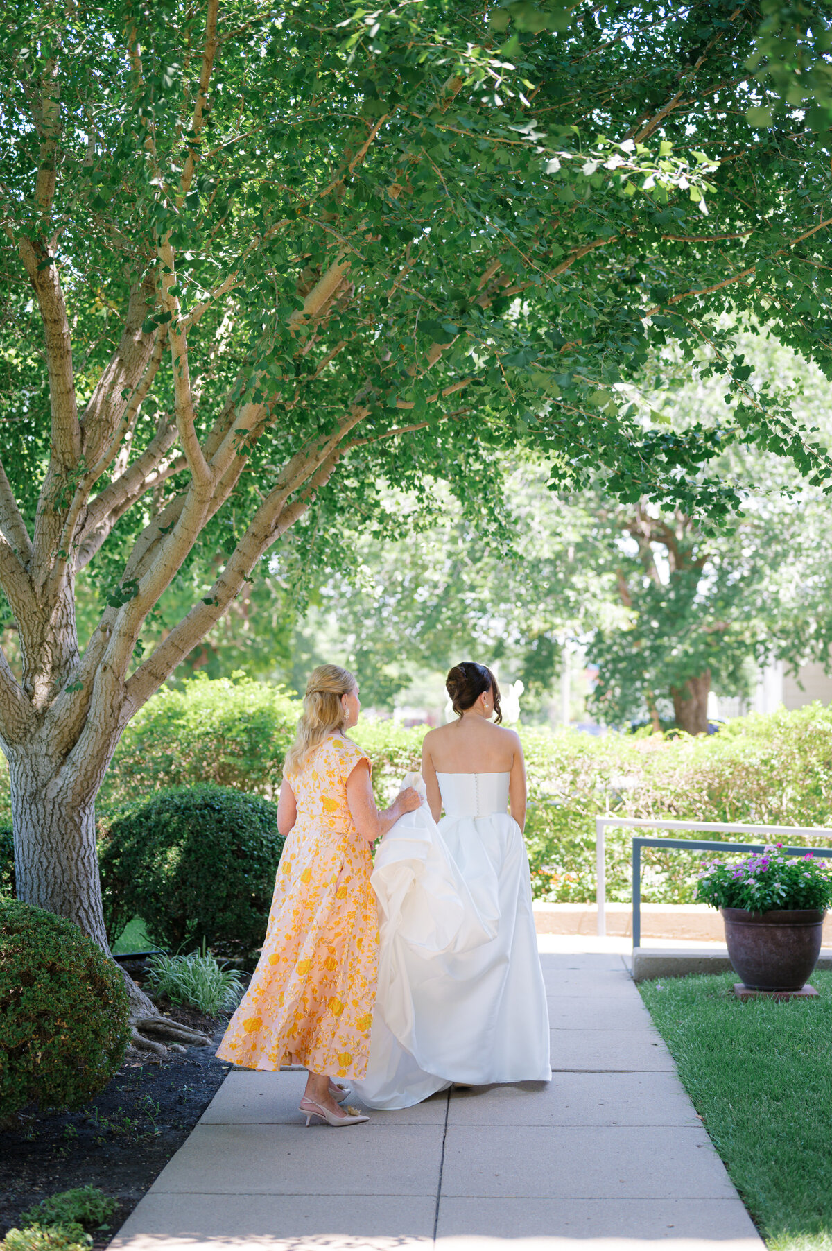 bride getting ready for ceremony at Mission Hills Country Club Kansas City wedding