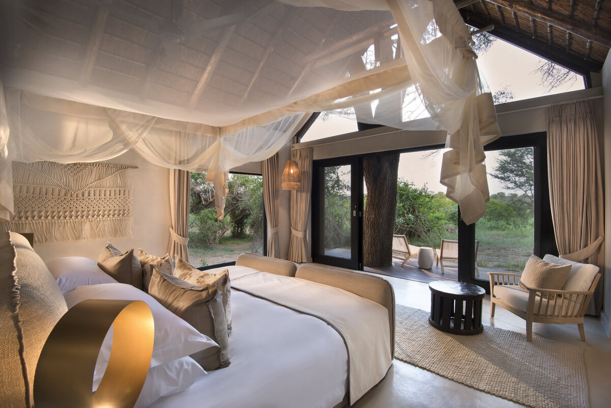 Lion Sands _River Lodge_3_Superior Luxury Suite_Bedroom Views