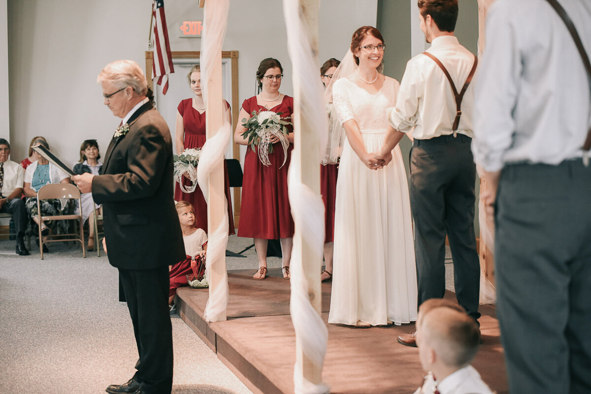 wedding ceremony | Iowa wedding photographer | Iowa Photographer | Playlife | Cedar Rapids | Iowa City | Kalona | Alaynna Ann Schwartz-57