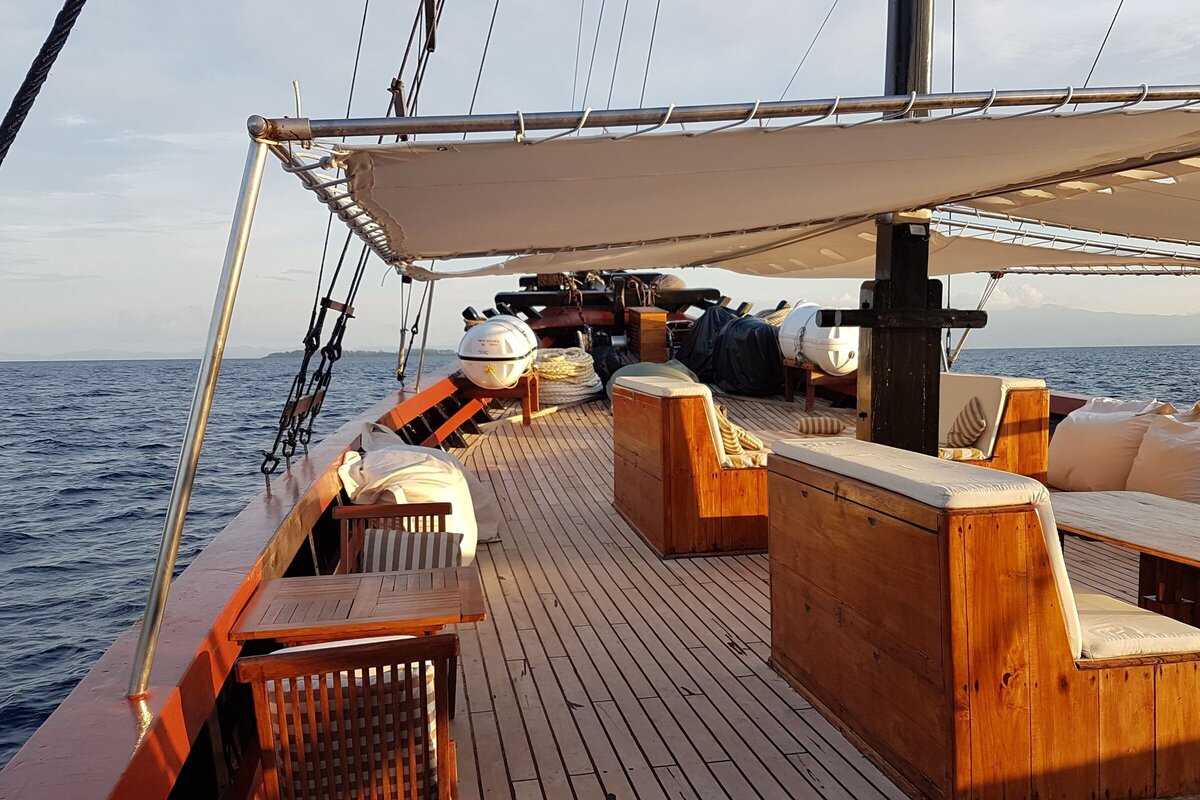 Samata Luxury Yacht Charter Komodo Deck 20191117_174006